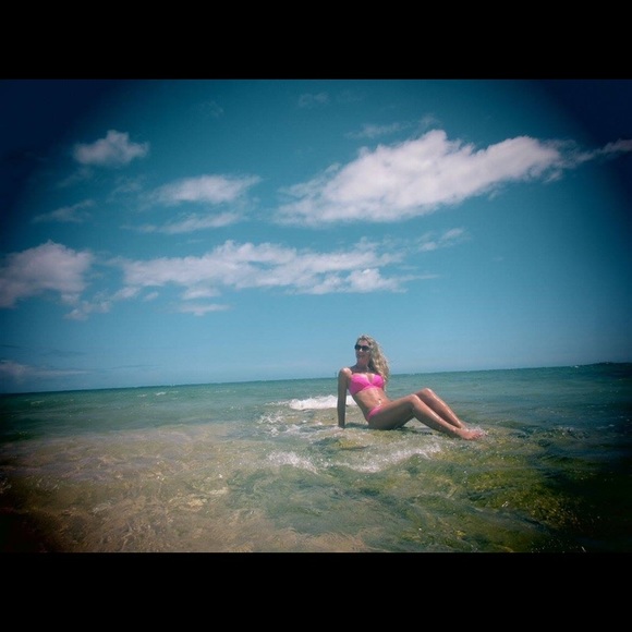 Victoria’s Secret angel convertible/Maui pink lotus multi way bikini top 34c - Picture 8 of 16